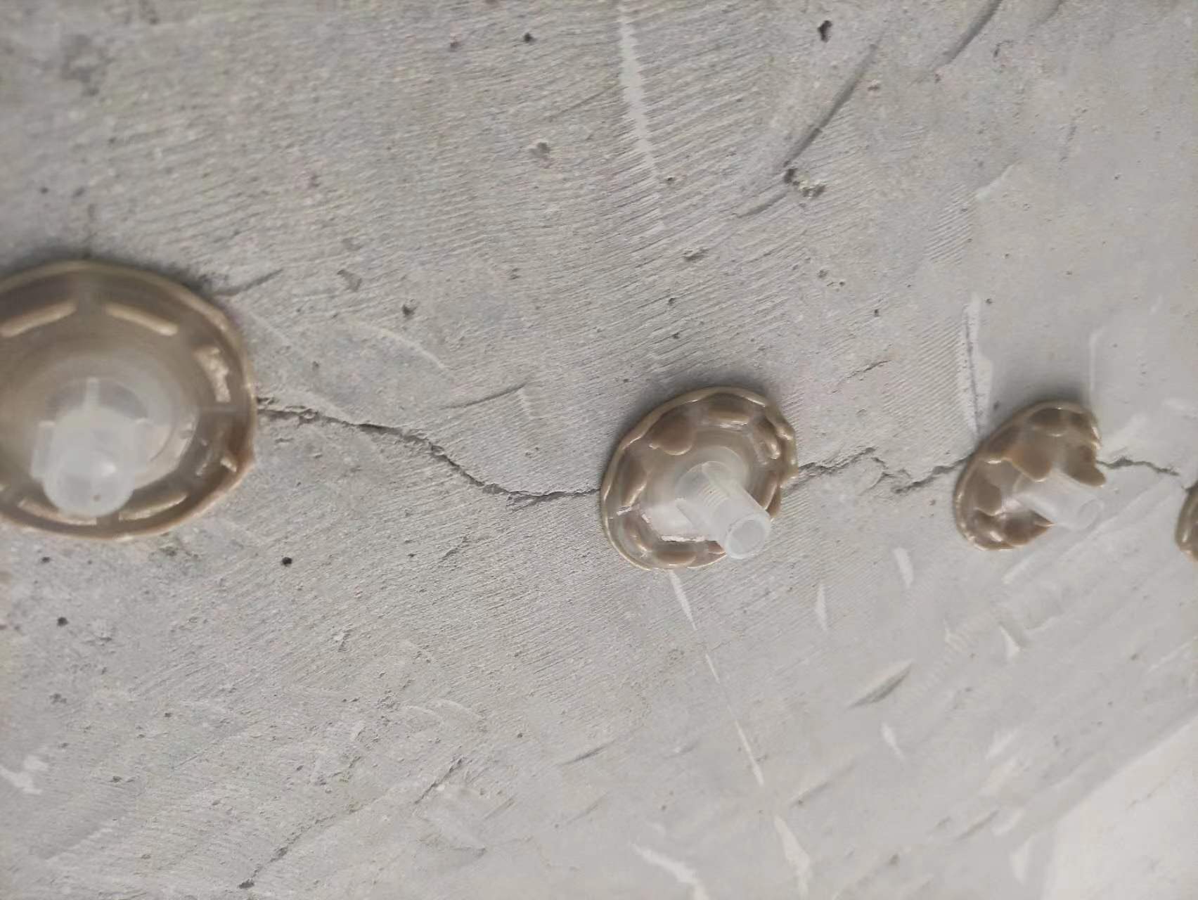 黄石房屋墙体开裂原因和加固方法